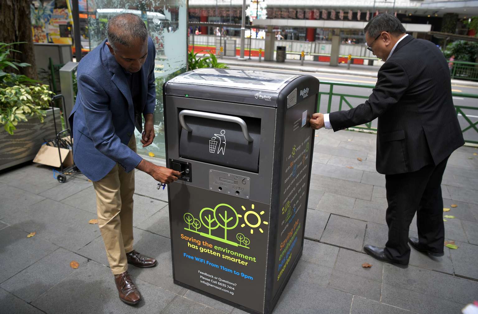 Trash bin Wi Fi serves shoppers in Singapore Wi Fi NOW Global