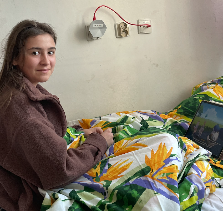 W terenie w Polsce: ukraińscy uchodźcy ponownie łączą się z rodziną i przyjaciółmi dzięki Plume Wi-Fi